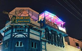 Dylan Cafe And Guest House